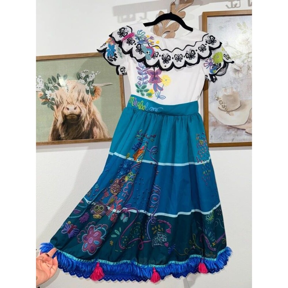 Disney Store Encanto, Mirabel Halloween costume dress up, size 7/8